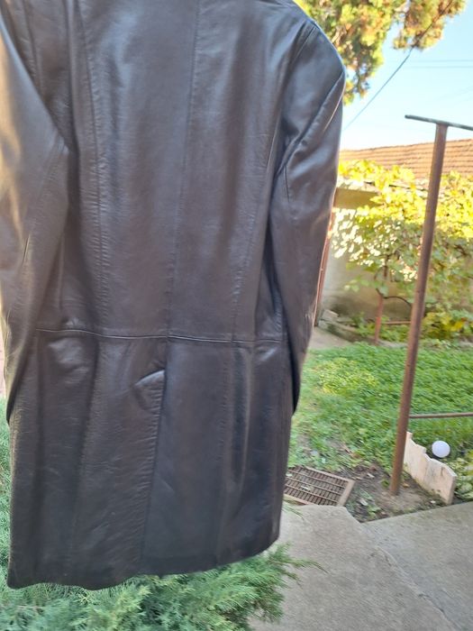 Vând haina de piele