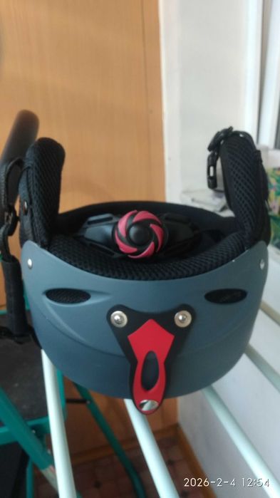 Шлем горнолыжный