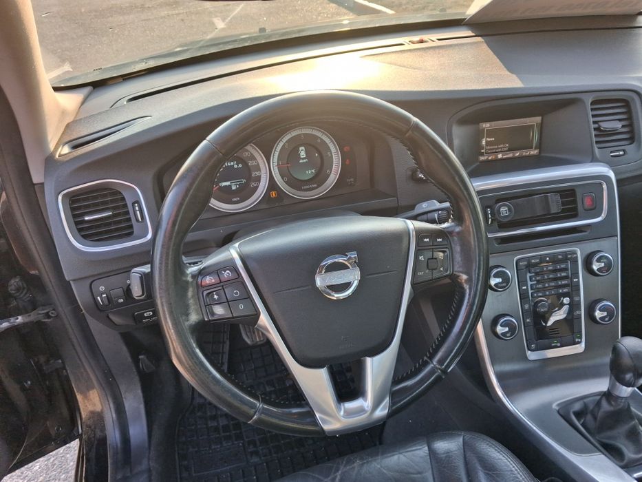 VOLVO S60 2011 — imagine 4