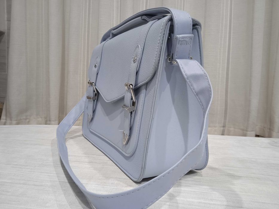 Дамска чанта, светло синя.