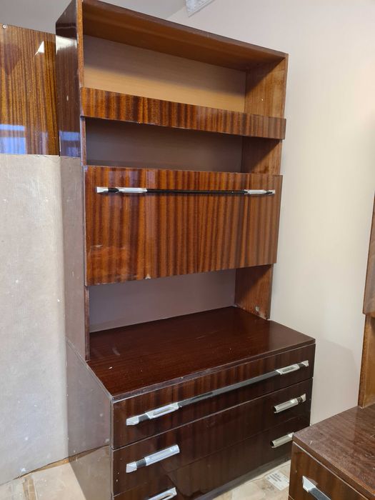 Секции, двукрилен гардероб,диван,надстройки