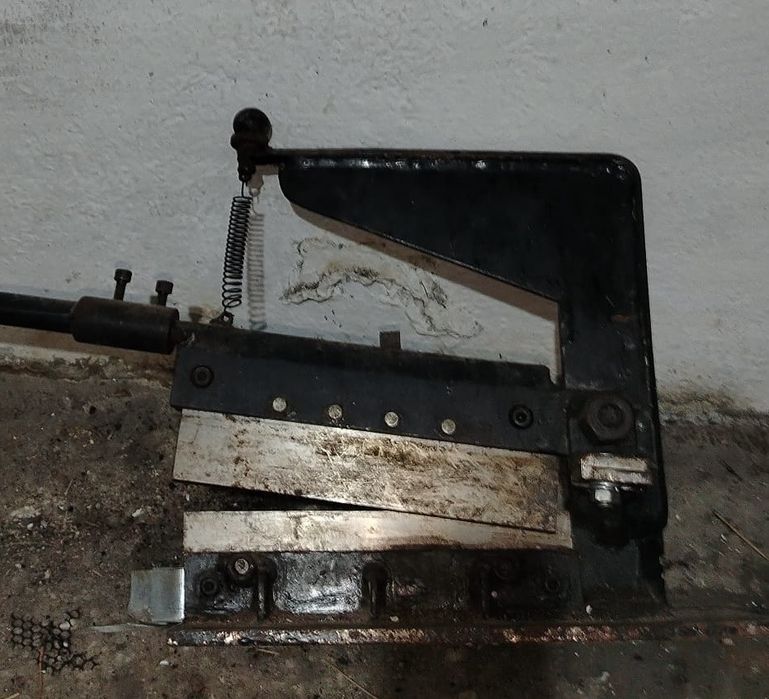 Foarfeca de banc pentru tabla