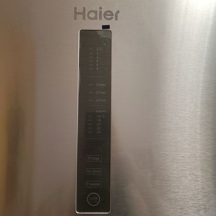 Хладилник с голям фризер Haier