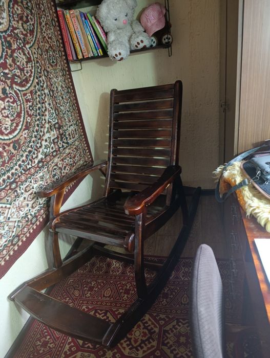 Кресло деревянное -качалка.