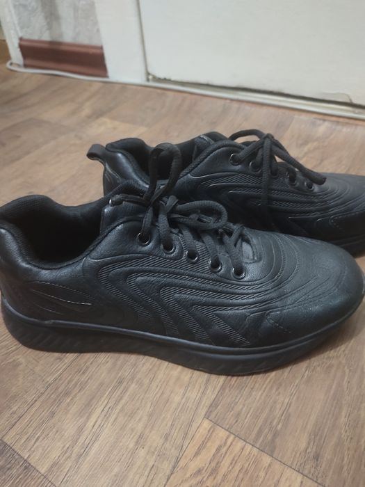 Кроссовки для подростков