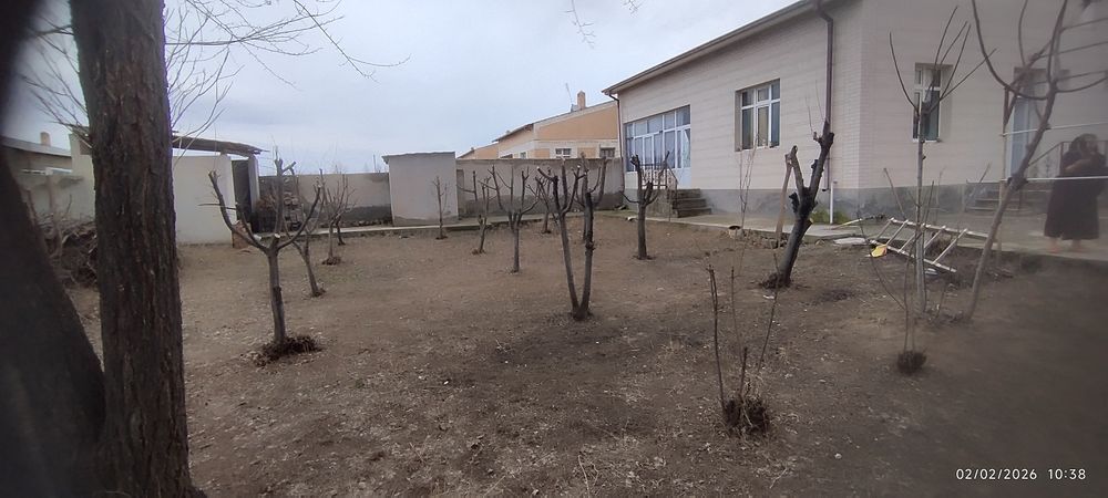 Yashash uchun tayyor uy sotiladi