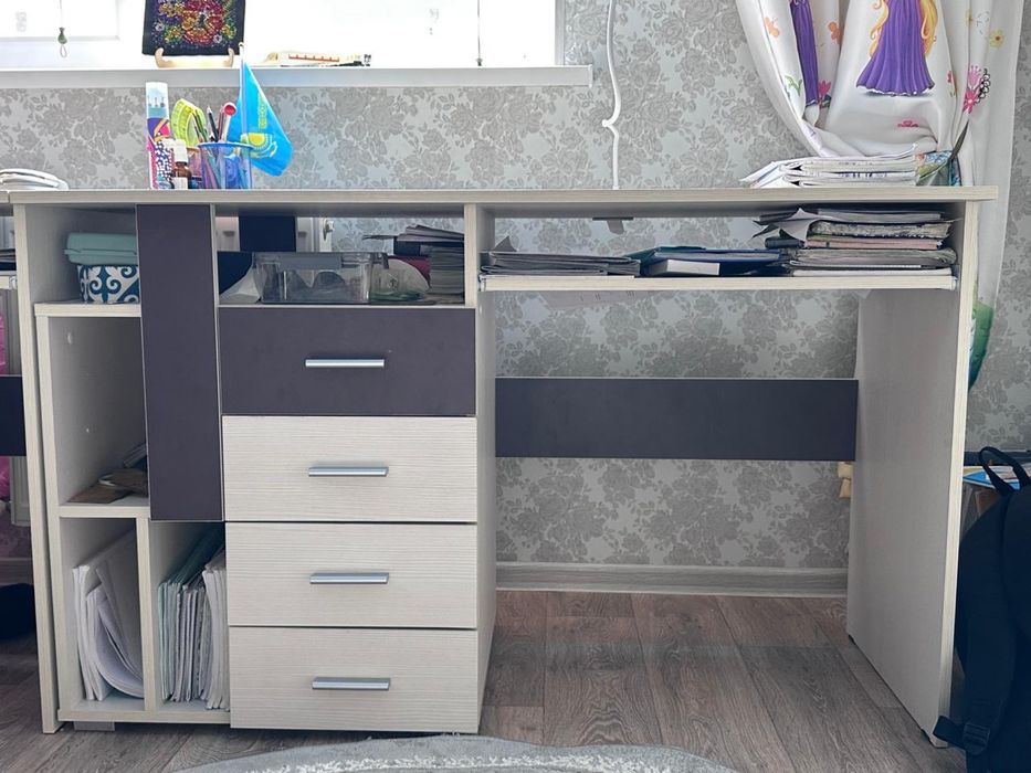 продается стол компьютерный