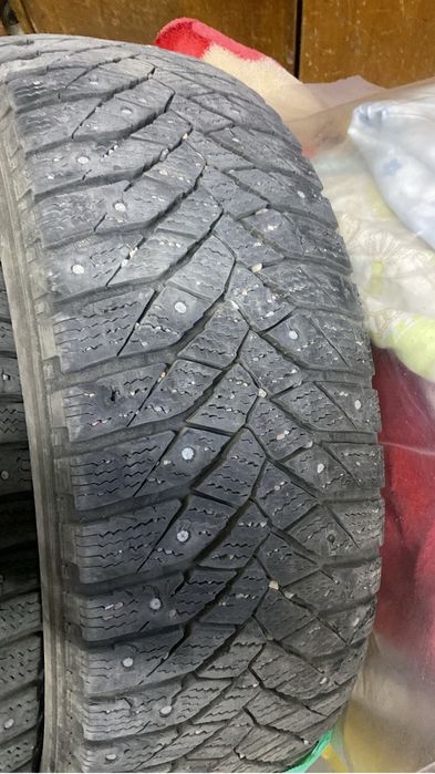 Продам покрышку  215/60/17