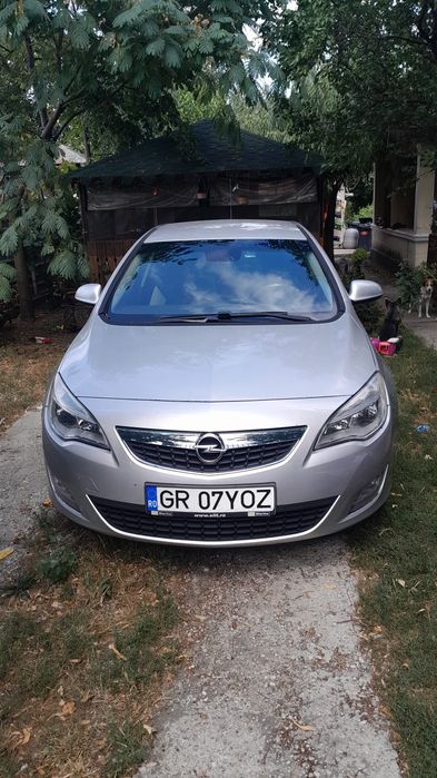 Vând Opel Astra J