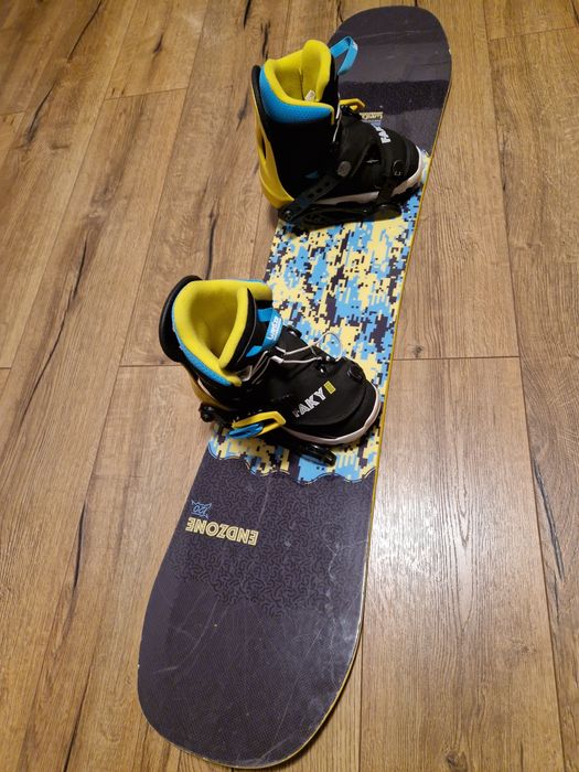 Vând placa 120cm cu boots mărimea 33