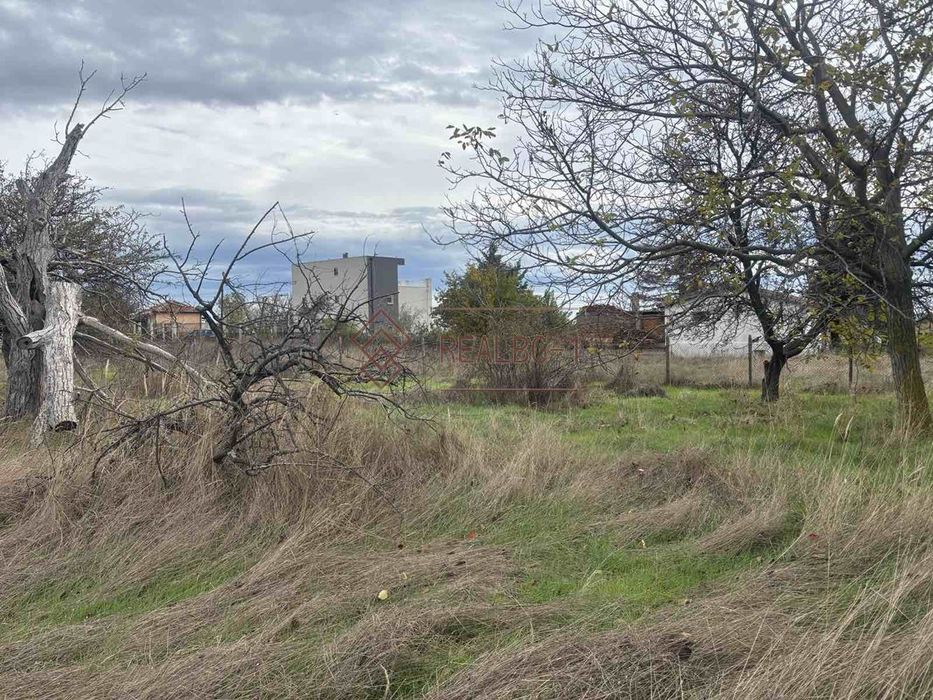 Инвестиционен парцел в кв. Изгрев, до Монтесори
