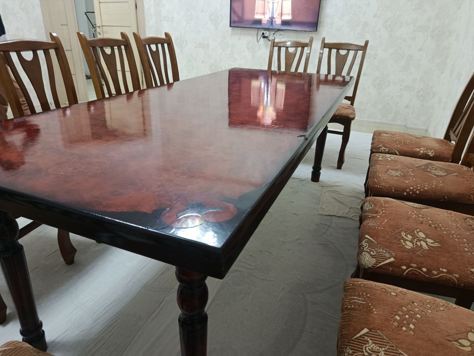 Stol va 12ta stul(yong'oqdan qilingan stullar)