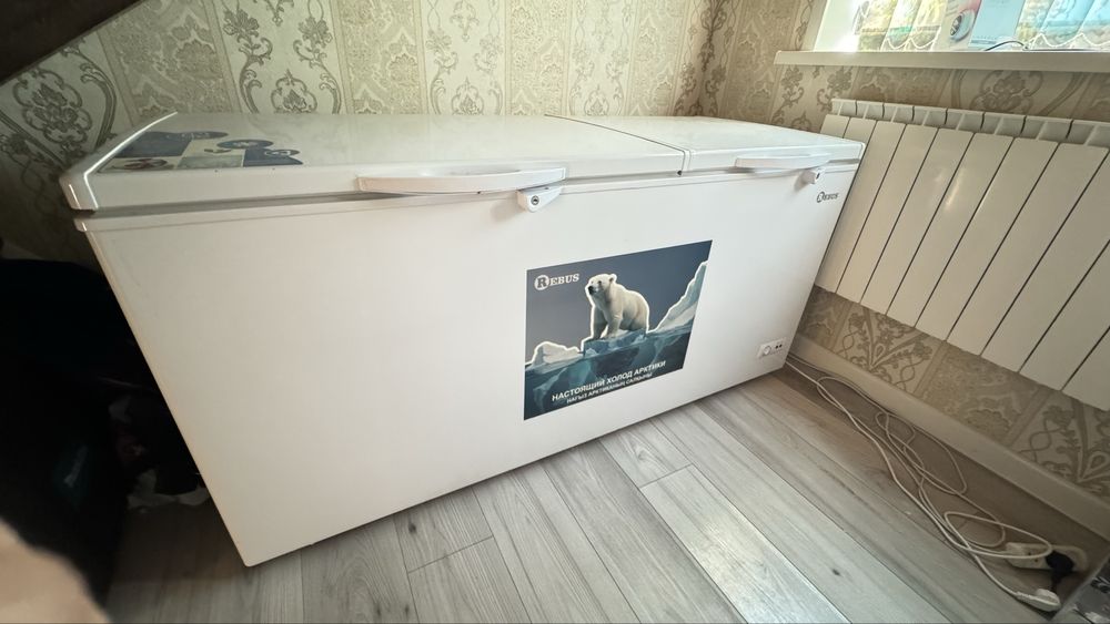 Продаю двухдверный морозильник Rebus.