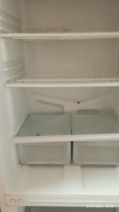 Продам холодильник двухкамерный