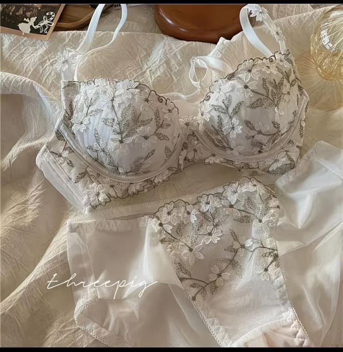 Женское бельë разных видов