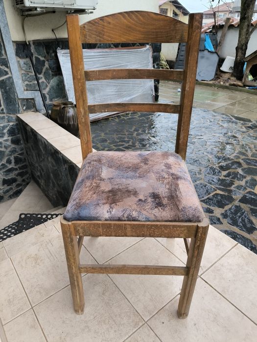 Ретро дървени столове