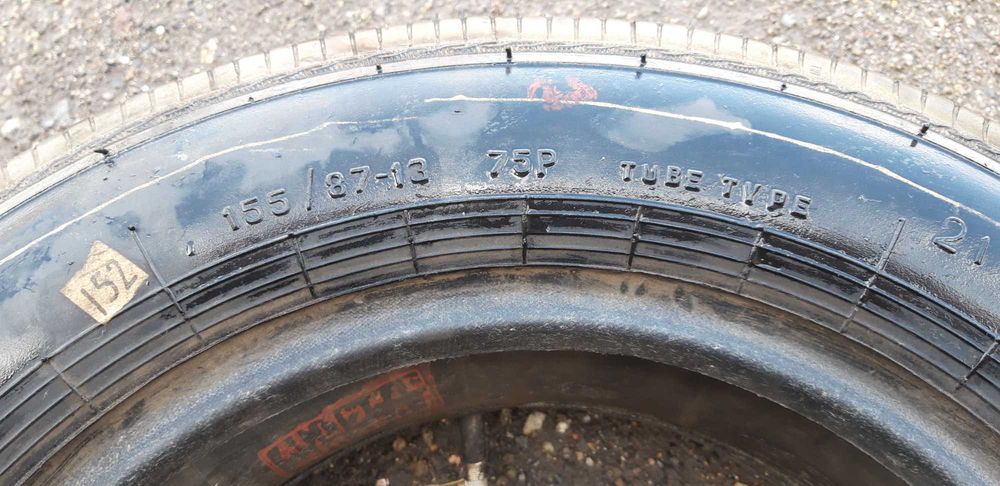 Продам две шины с камерой СССР 155/87-13.