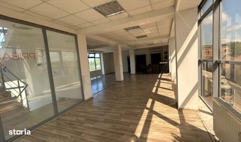 Spatiu Birouri luminos open-space
