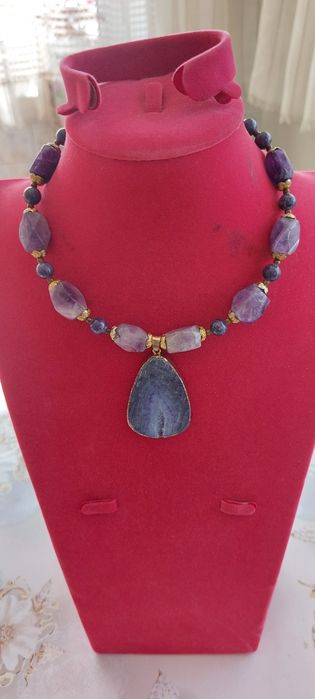 Украшение из натуральных камней