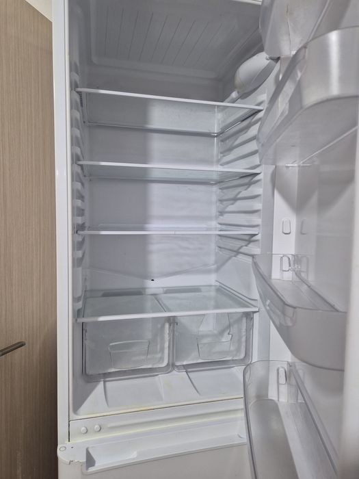 Холодильник Indesit