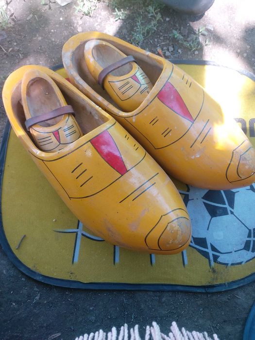 Papuci din lemn marime mare și mică
