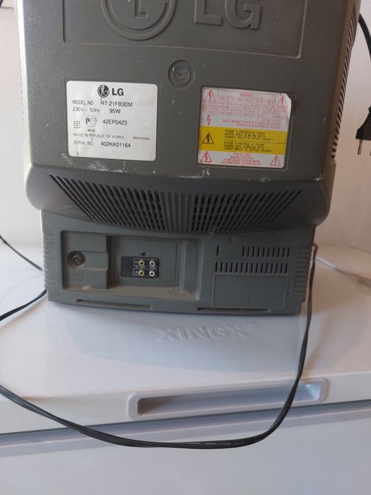 Продам телевизор LG RT-21FB30M.