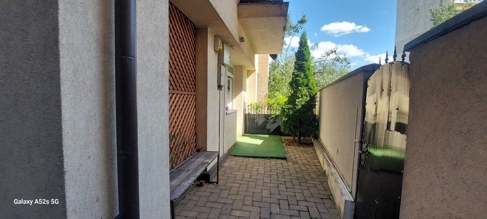 Spatiu comercial la casa, curte proprie, Florilor