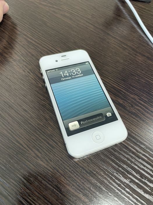 Продам iphone 4s, 8GB