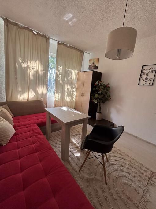 Дава се под наем Двустаен апартамент в Пловдив, Център - 60 кв.м за 450 € - Снимка #1