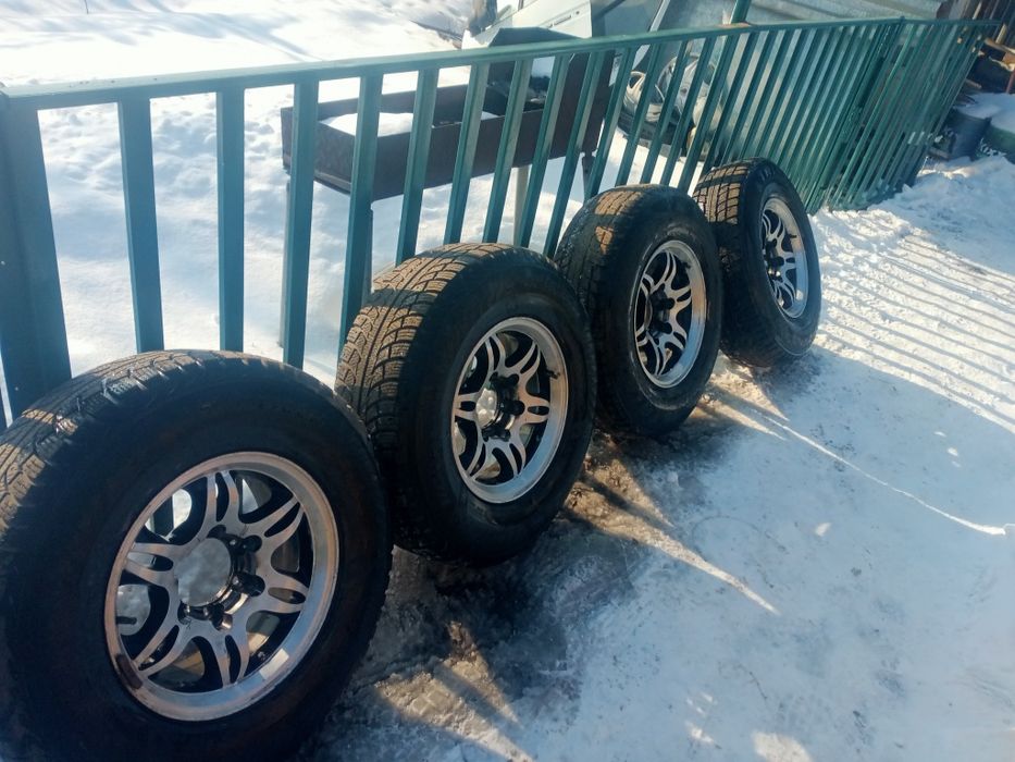 Шины с дисками на джип