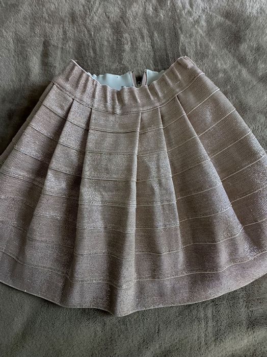 Блестяща розова пола