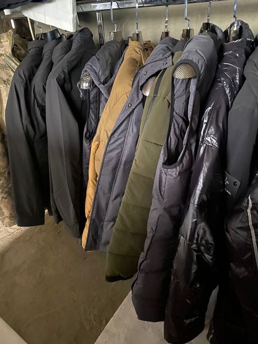 Магазин закрыли распродажа одежды