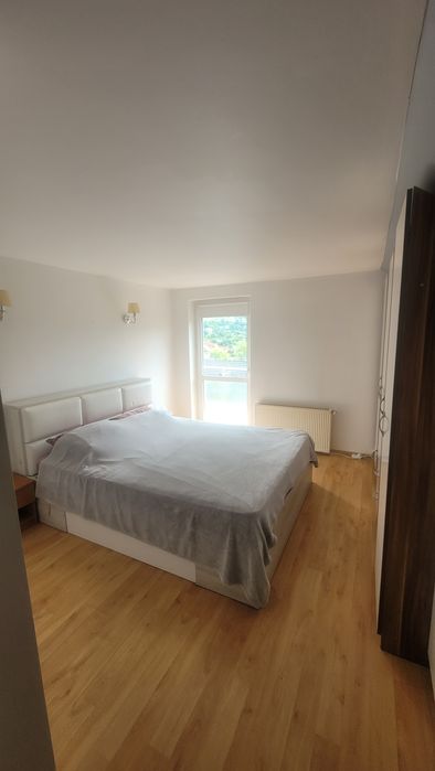 Închiriez casa în Piatra Neamț