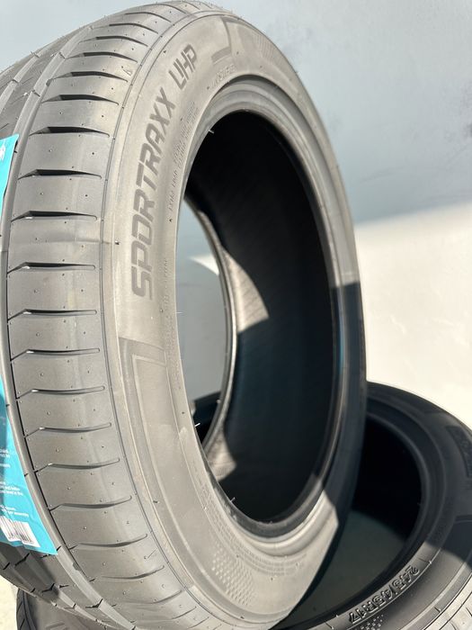 Нови летни гуми LANDSPIDER SPORTRAXX UHP 245/45R17 99W XL Нов DOT