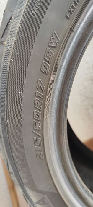 Vând anvelope Vara 215/50/17" Yokohama