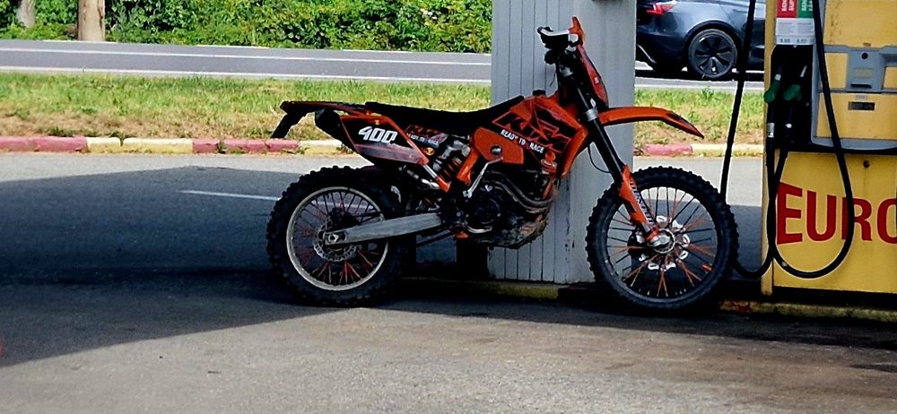 Vand sau schimb ktm 400 exc 2006
