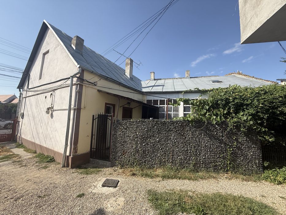 Doua case,parcare+1200 mp teren intravilan,zona centrala,AXENTE SEVER 18