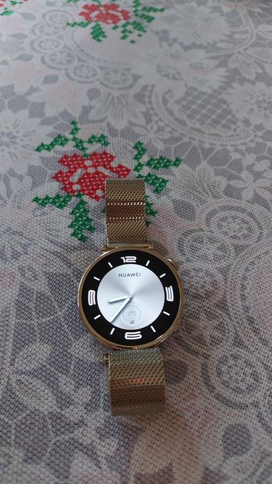 Смарт часовник HUAWEI GT 4