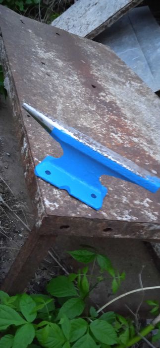 стара малка наковалня от осемдесетте години