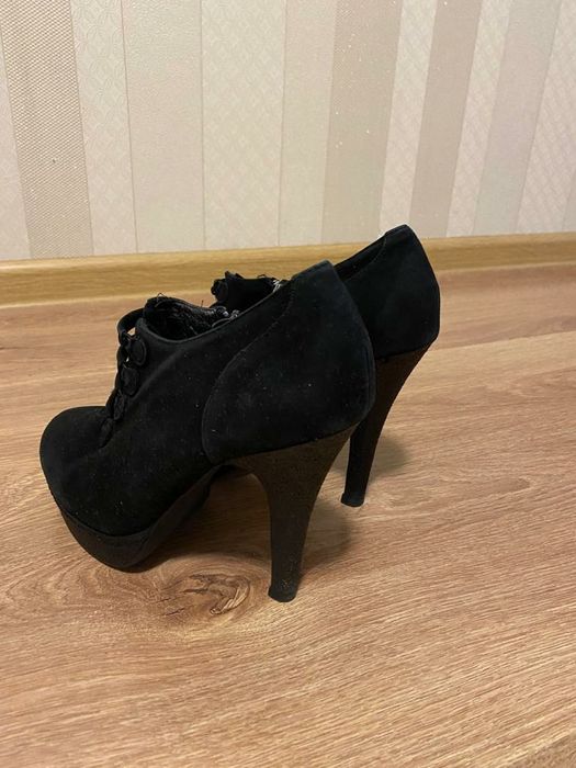 Босоножки Bronx.