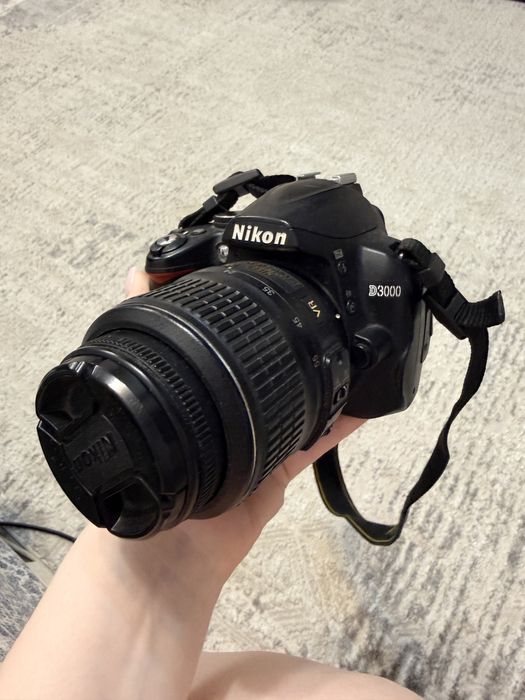 Камера Nikon D3000
