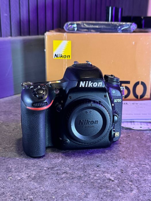 фотоапарат Nikon d750 + батериен грип + 2батерии + диатанционен спусък