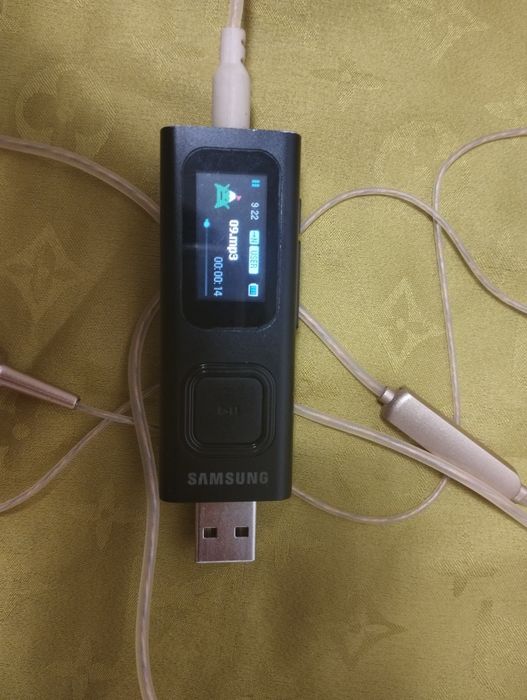 Assalom alekum Mp3 player Sotiladi Samsung Original