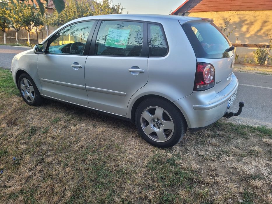 VOLKSWAGEN Polo