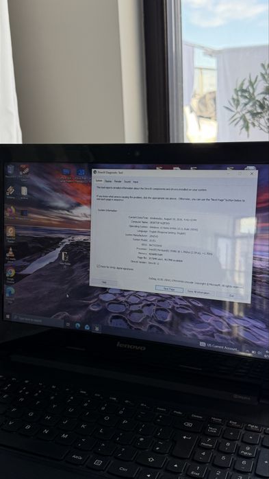 Laptop Lenovo - utilizat, urme minime de uzura