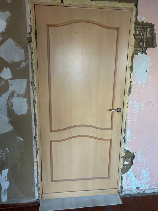 Поодам 2 двери. Ширина 90 см
