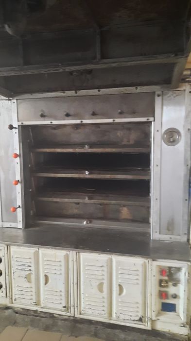 Cuptor, 2 x malaxor, cernator , feliator brutarie