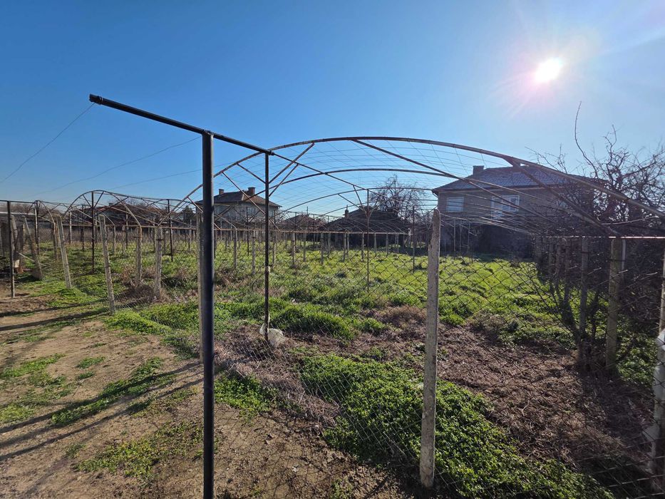 4 стари оранжерии търсят своя нов собственик