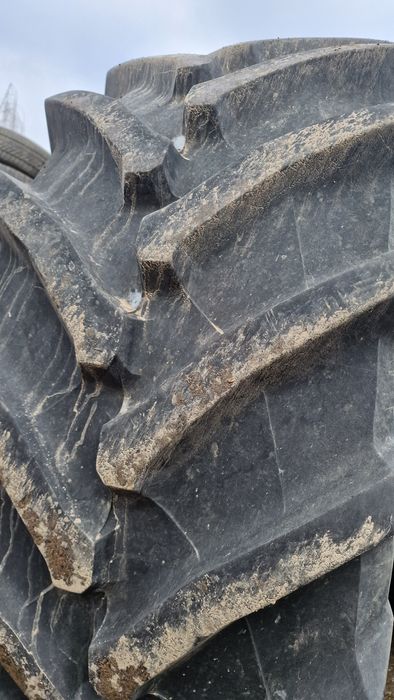 CAUCIUC tractor 650/65R38 marca Pirelli