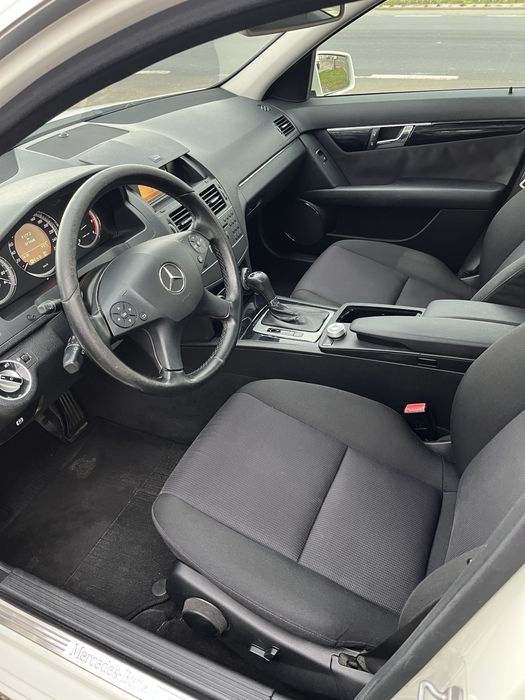Vand sau schimb mercedes c 200 an 2011